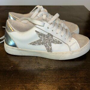 Women’s 6M Steve Madden Rezume Sneakers